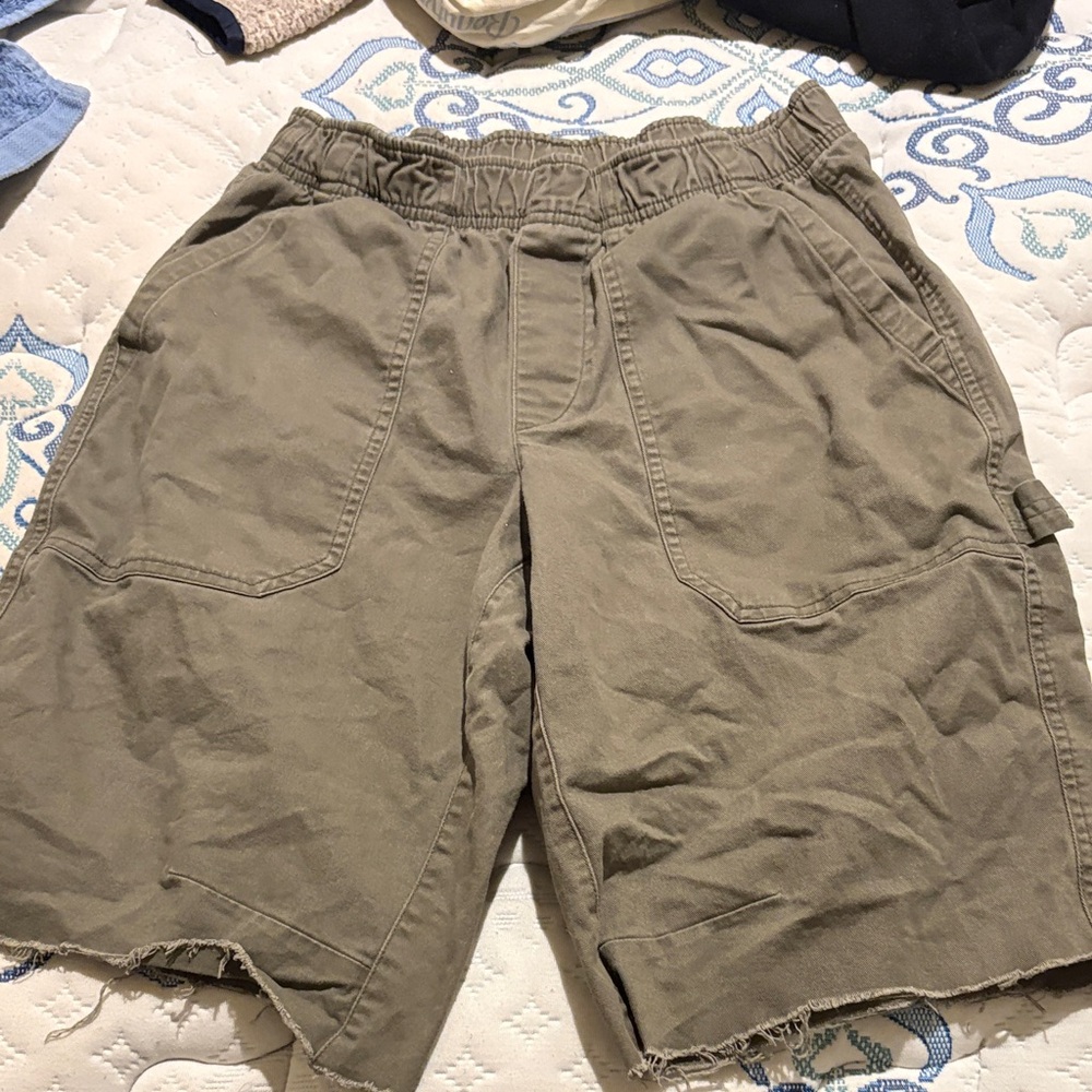 Old Navy Women's Olive Cargo Shorts
